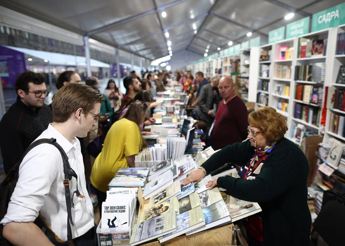 Книжная ярмарка на фестивале «Красная площадь 2023» в Москве. Фото:  Книжный фестиваль «Красная площадь»