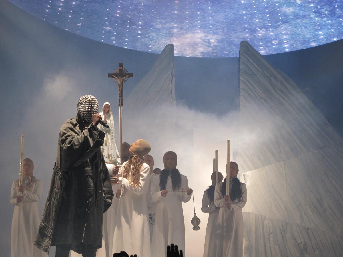 Выступление Уэста в рамках Yeezus Tour, 2013 г. Фото:  Wikimedia Commons ,  Peter Hutchins , CC BY 2.0,