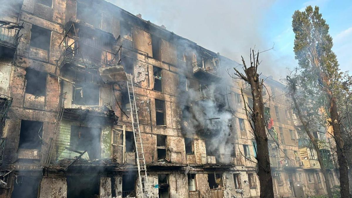 Ракета попала в пятиэтажку в Кривом Роге, Киев и Харьков под обстрелами, в Украине погиб российский генерал