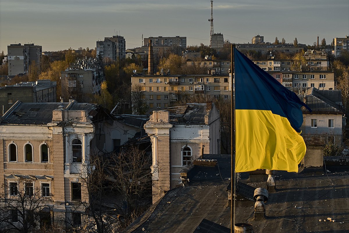 Вид с высоты птичьего полета на город Купянск с беспилотника, пострадавший от обстрела с российских позиций, 2 ноября 2023 г. Город находится примерно в 10 километрах от линии фронта. Фото: Костя Либеров / Libkos / Getty Images