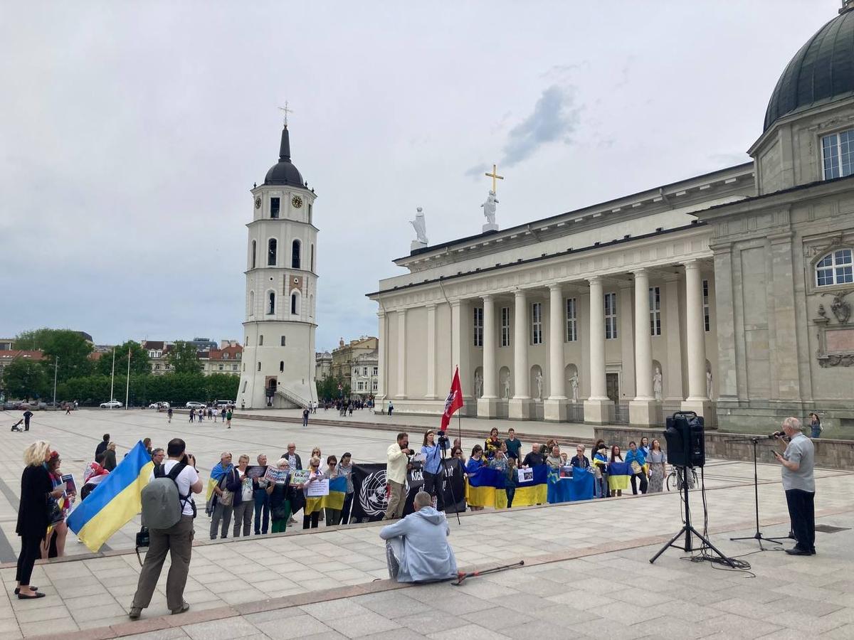 Еженедельный митинг в поддержку Украины в Вильнюсе. Фото: Илья Азар, специально для «Новой газеты Европа»