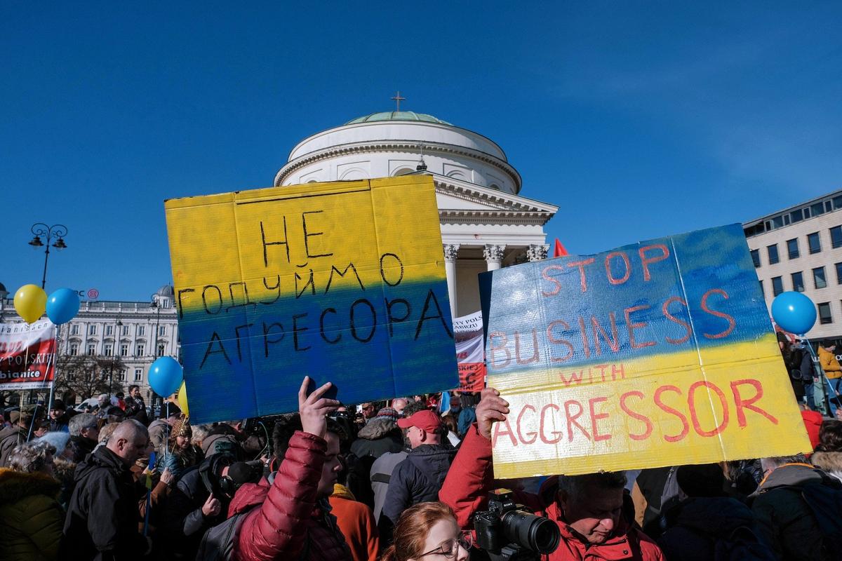 Акция протеста против войны в Украине, Варшава, март 2022 года. Фото: EPA-EFE / Mateusz Marek POLAND OUT