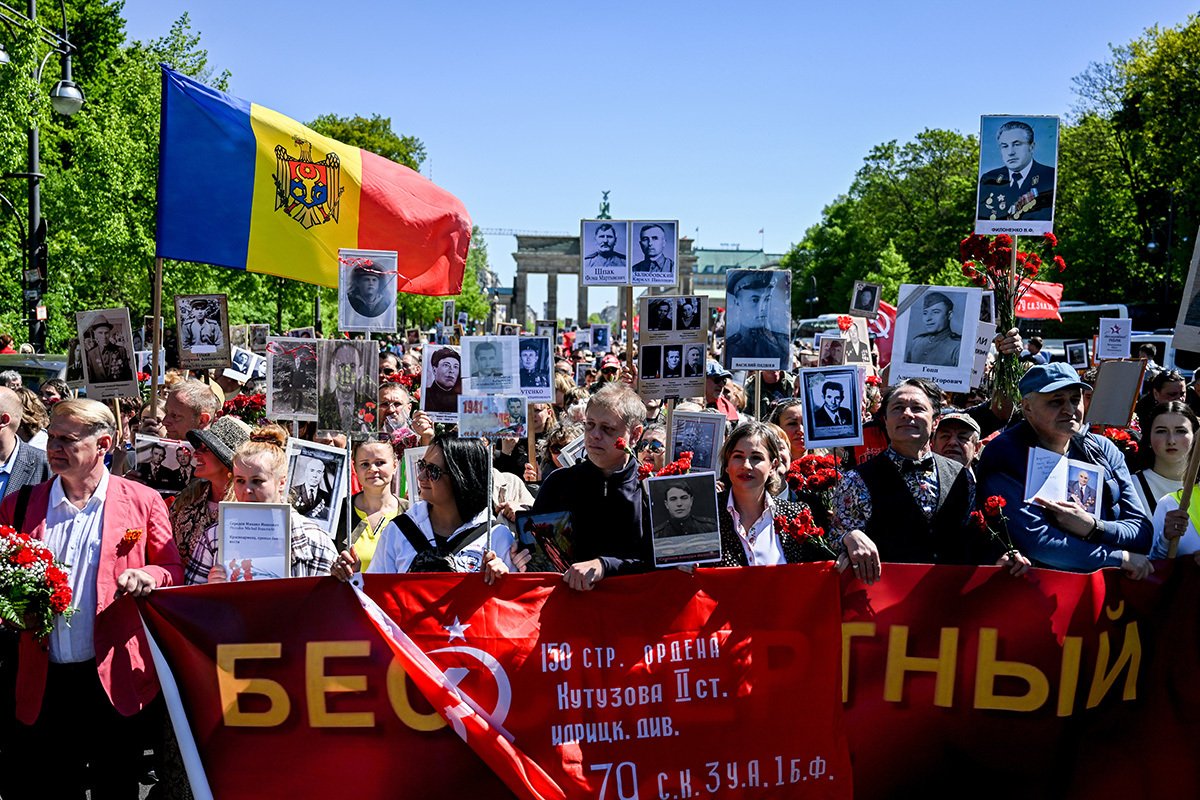 Бессмертный полк в Берлине, 9 мая 2023 года. Фото: Filip Singer / EPA-EFE