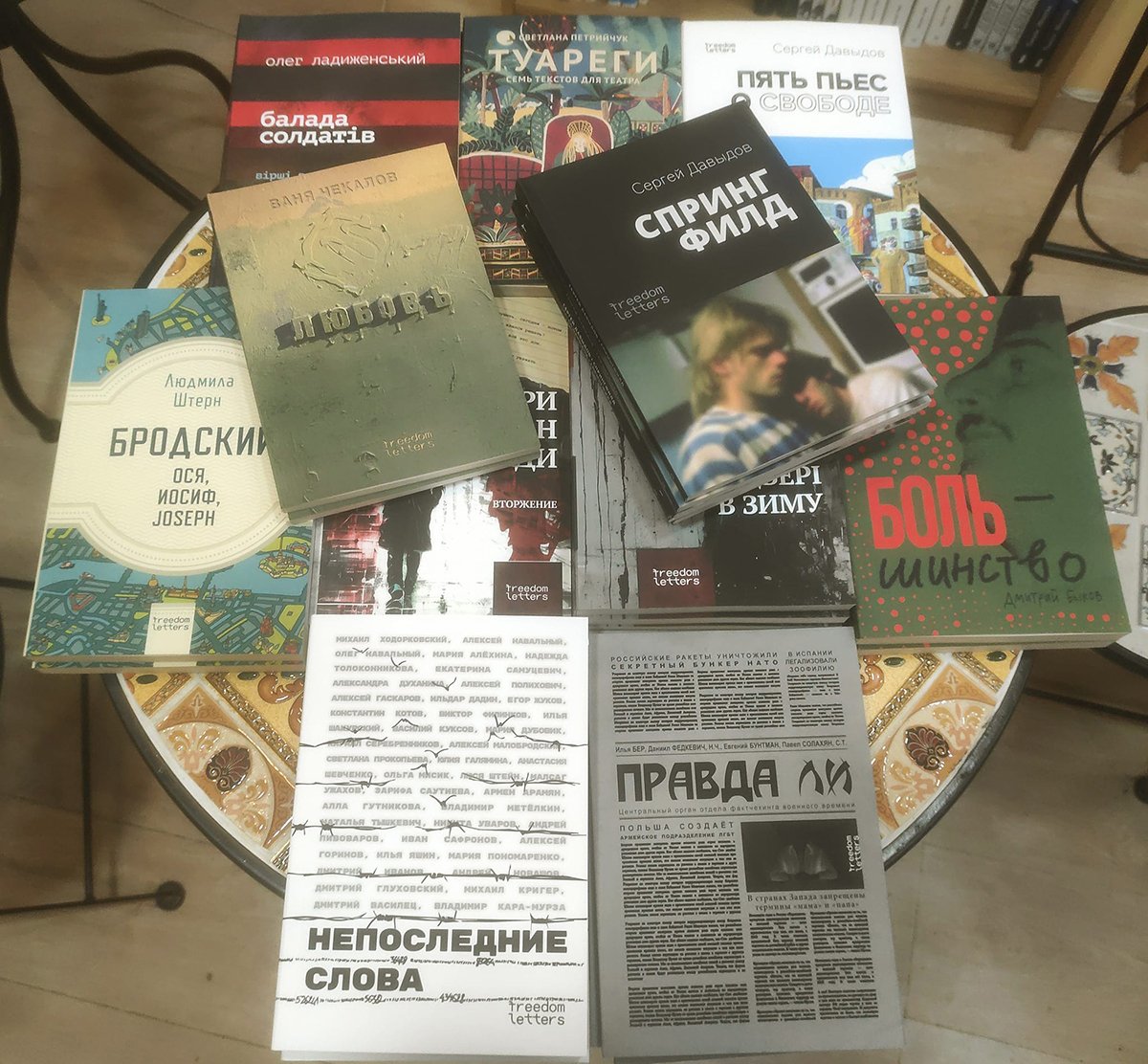 Ассортимент книжного магазина «Бабель» в Иерусалиме. Фото: страница магазина «Бабель» / Instagram