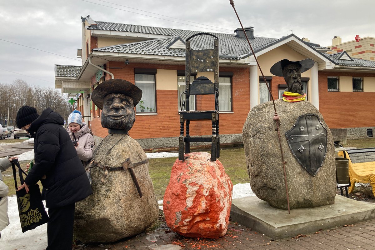 Дон Кихот и Санчо Панса в сквере Правдина. Фото: Ирина Гарина, специально для «Новой газеты Казахстан»