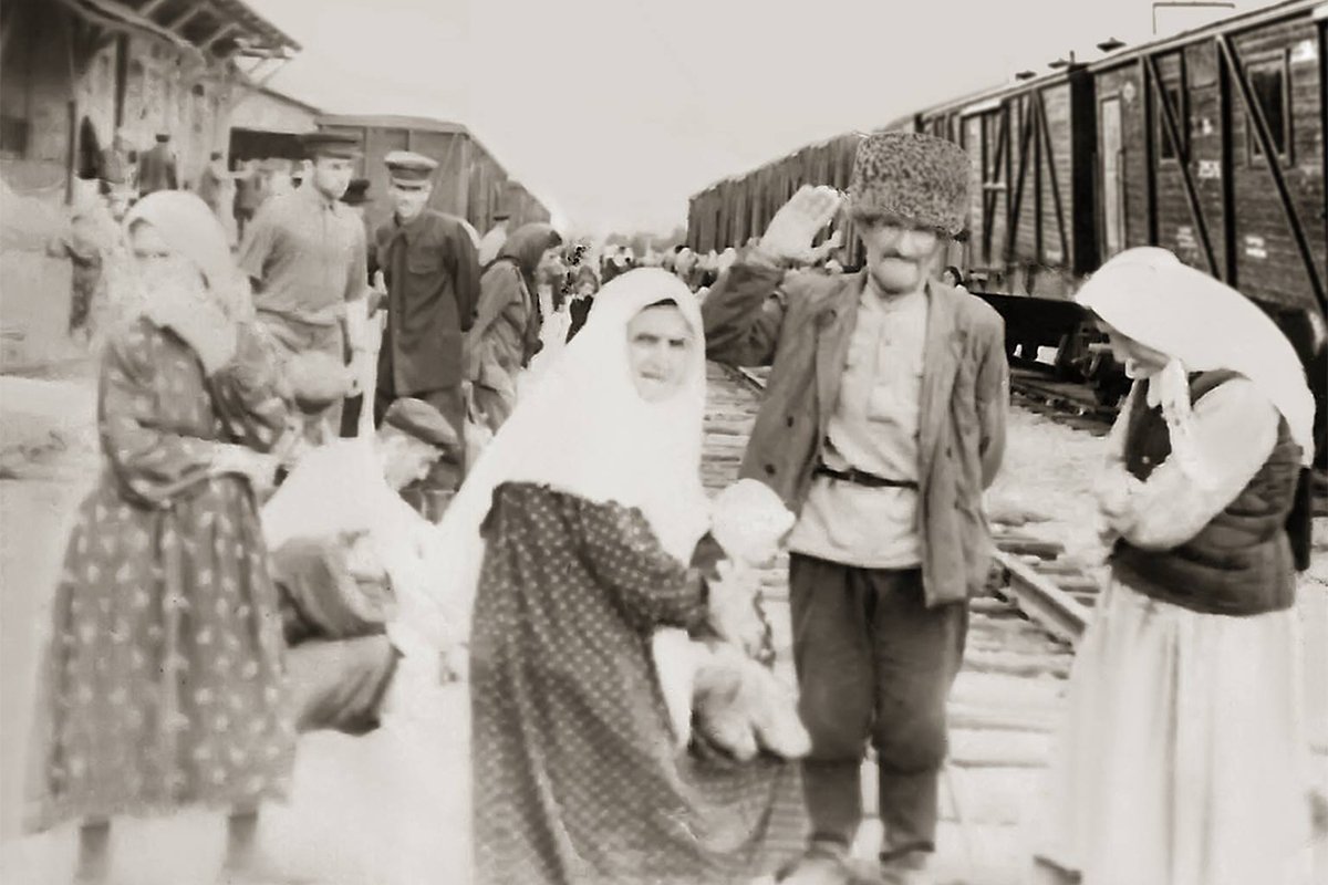 Жители села Юрт-Аух возвращаются на родину, Бишкек, 1957 год. Фото: daymohk_media / Instagram