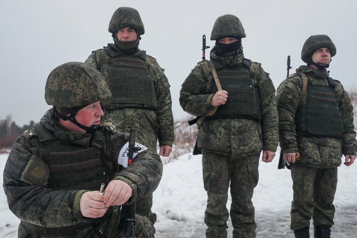 Мобилизованные военнослужащие проходят подготовку в учебном центре Минобороны в Ногинске, Россия, 13 декабря 2022 года. Фото: Юрий Кочетков / EPA-EFE