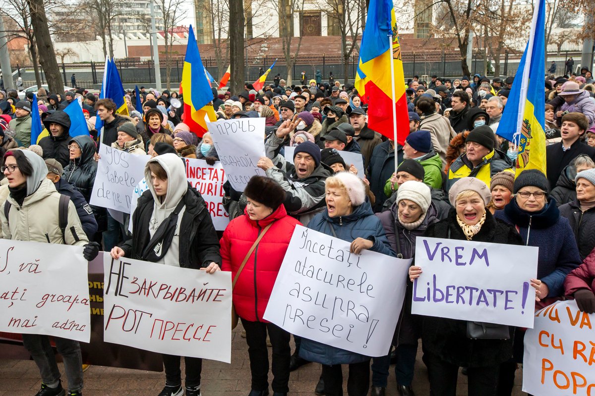 Митинг сторонников социалистов, коммунистов и партии «Шор» перед зданием парламента в Кишиневе, 22 декабря 2022 года. Фото: Dumitru Doru / EPA-EFE