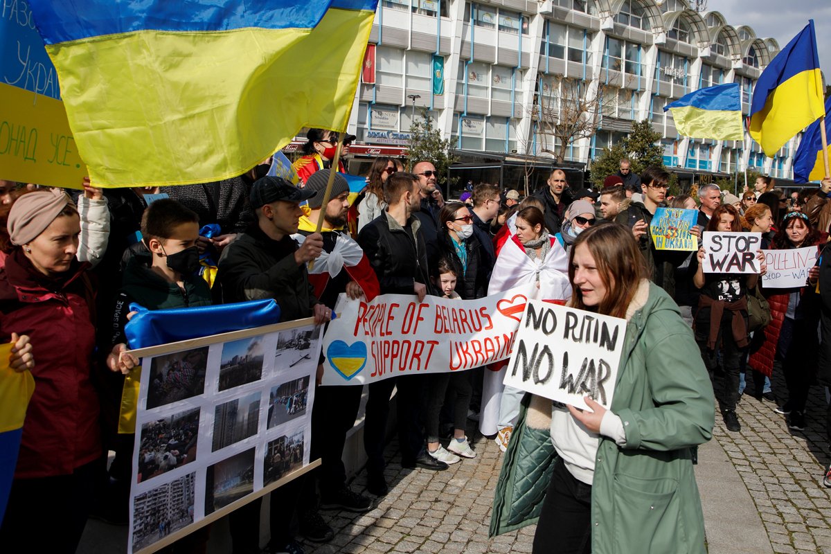 Акция протеста в поддержку Украины в Подгорице, Черногория, 27 февраля 2022 года. Фото: Stevo Vasiljevic / Reuters / Scanpix / LETA